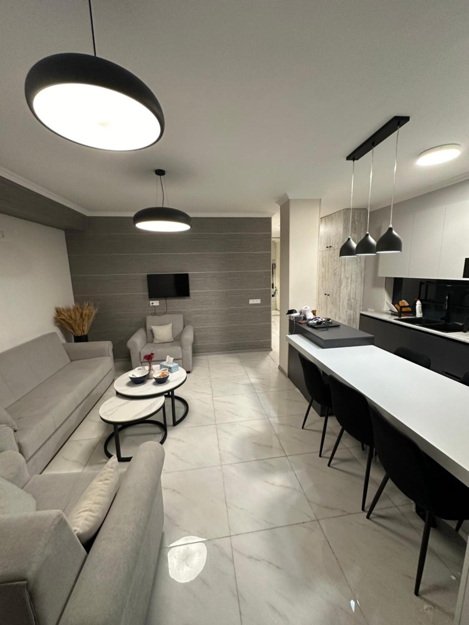 Elegant Escape In City Center Erivan Exterior foto